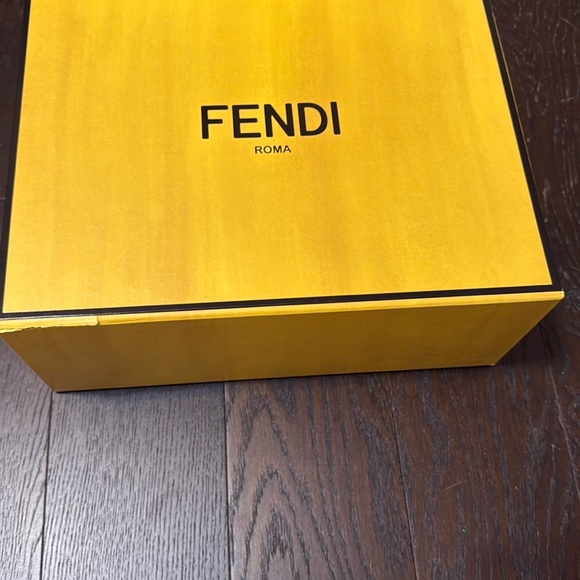 Fendi Black and Gold Basket Bag - Picture 11 of 12